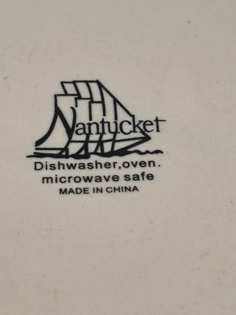 Nantucket Brown Ceramic Soup Bowl/ casserole dish With Handles - Microwave & Dis
